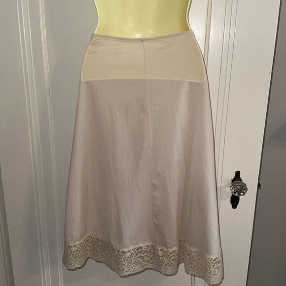 Vintage Olga light tan half slip with lace hem / as is - Picture 3 of 6